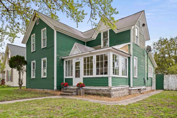 Exterior, Facade, Queen Anne Victorian