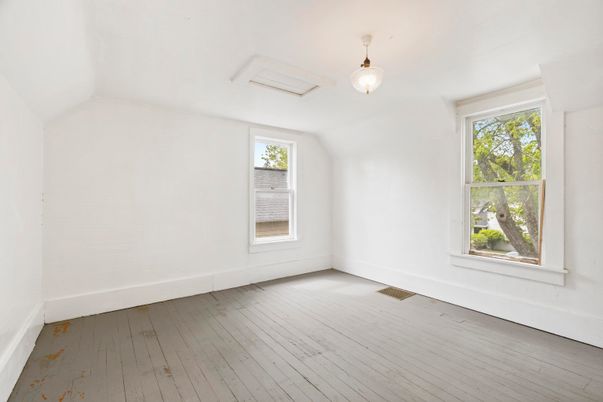 Empty room, Interior, Pendant Lights, Wood Texture Flooring