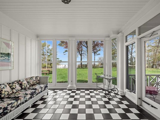Interior, Sun Room, Water