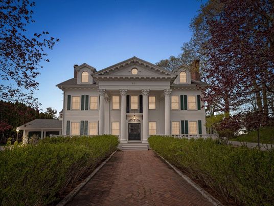 Exterior, Facade, Georgian
