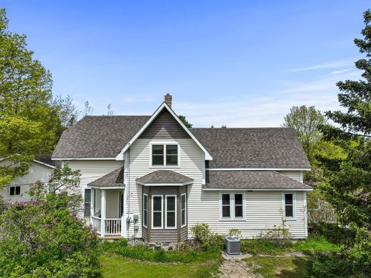 Exterior, Facade, Farmhouse