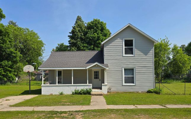 Backyard, Exterior, Facade, Farmhouse