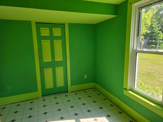Empty room, Interior