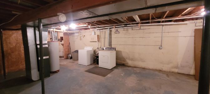 Interior, Washer, Wooden Beams