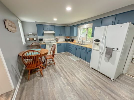 Dining room, Interior, Kitchen, Recessed Lighting, Wood Texture Flooring