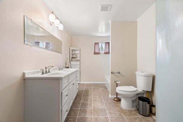 Bathroom, Dual Sink Vanities, Interior