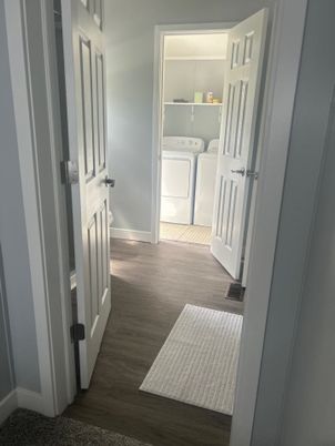 Interior, Washer, Wood Texture Flooring