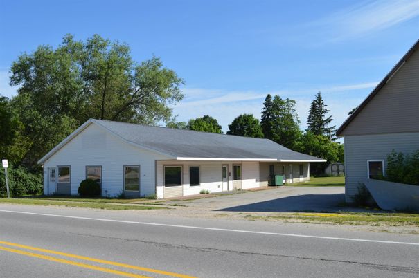 Exterior, Facade, Ranch