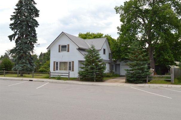 Exterior, Facade, Farmhouse