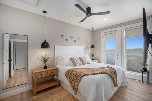 Bedroom, Interior, Pendant Lights, Recessed Lighting, Water, Wood Texture Flooring