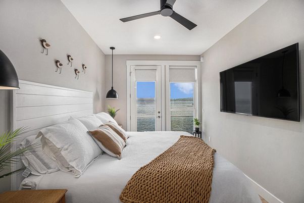 Bedroom, Interior, Recessed Lighting, Water