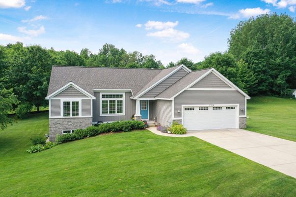 Attached, Exterior, Facade, Ranch