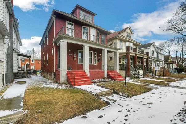 Exterior, Facade, American Foursquare