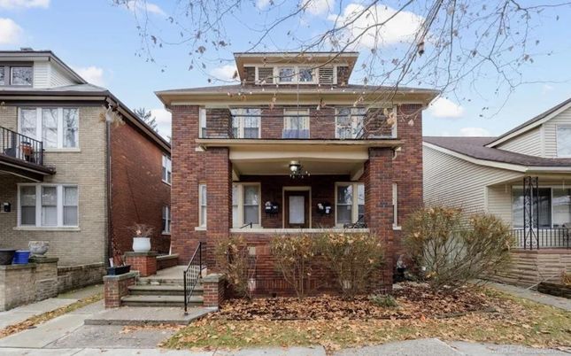 Exterior, Facade, Brick Facade, American Foursquare