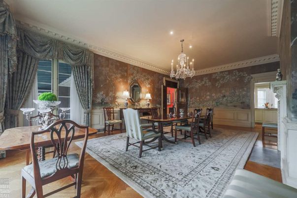 Chandelier, Dining room, Interior, Recessed Lighting, Wood Texture Flooring