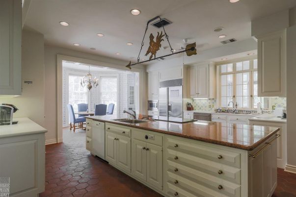Chandelier, Dining room, Interior, Kitchen, Pendant Lights, Recessed Lighting, Stainless Steel Appliances