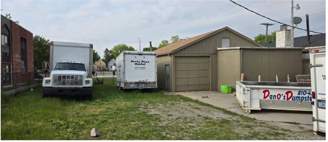 Detached Garage, Exterior