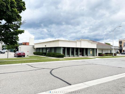 Exterior, Facade, Modern