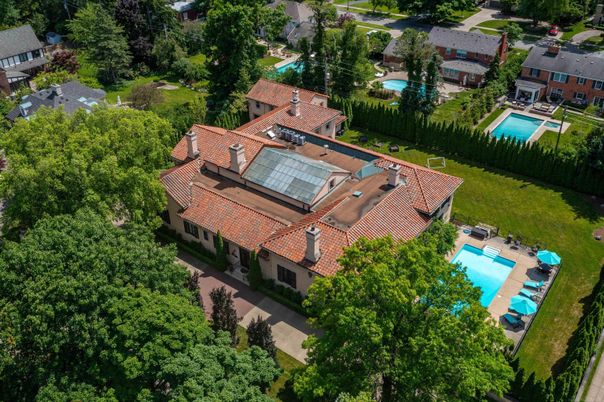 Exterior, Drone