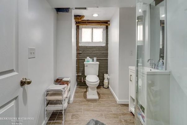 Bathroom, Interior, Recessed Lighting