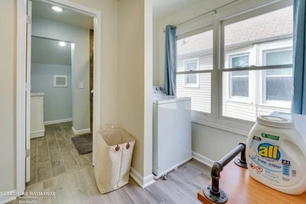 Interior, Recessed Lighting, Washer, Wood Texture Flooring