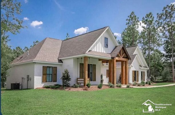 Backyard, Exterior, Facade, Farmhouse