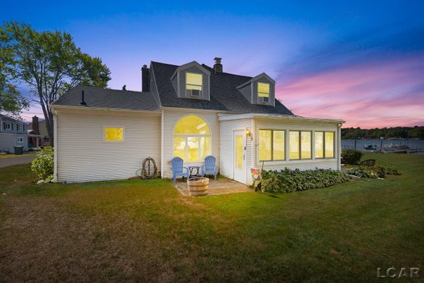 Backyard, Exterior, Facade, Cape Cod
