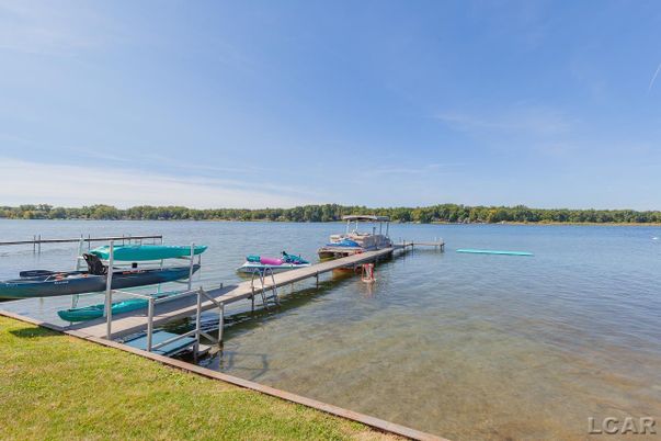 Exterior, Lake