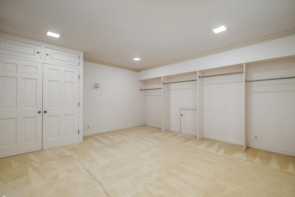 Empty room, Interior, Recessed Lighting, Walk-in Closets