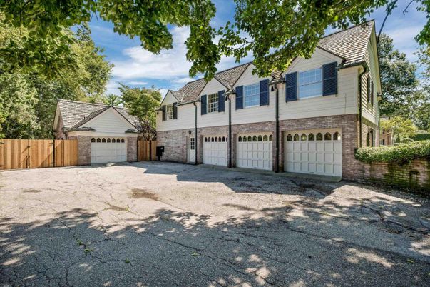 Detached Garage, Exterior