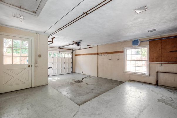 Garage, Interior
