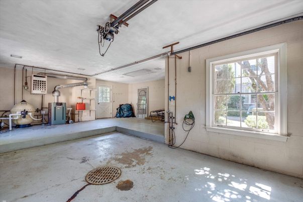 Garage, Interior