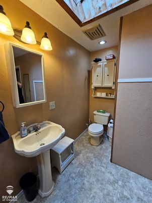 Bathroom, Interior, Recessed Lighting