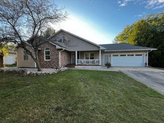 Attached, Exterior, Facade, Brick Facade, Ranch