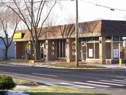 Exterior, Facade, Ranch