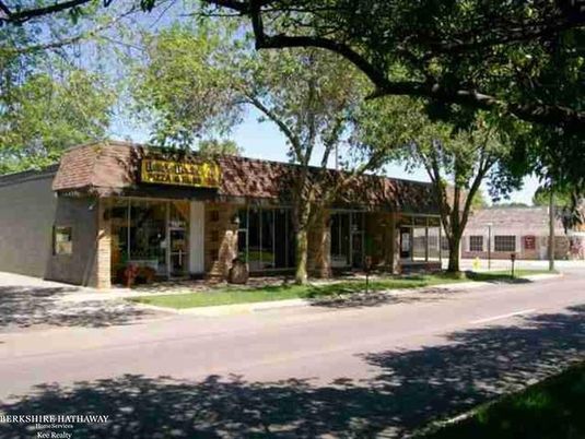 Exterior, Facade, Ranch