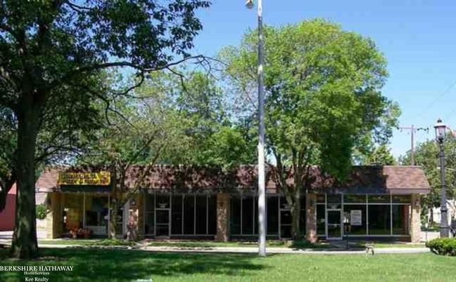 Backyard, Exterior, Facade, Ranch
