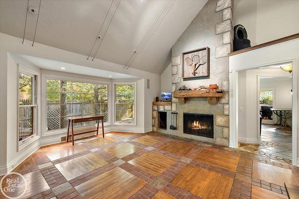 Fireplace, Interior, Recessed Lighting