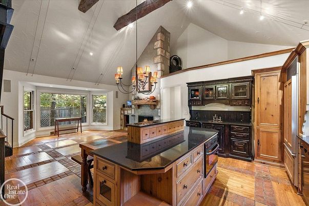 Chandelier, Fireplace, Interior, Recessed Lighting, Wood Texture Flooring