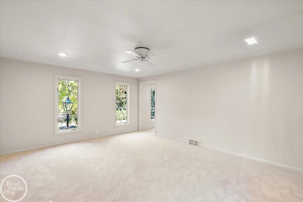 Empty room, Interior, Recessed Lighting