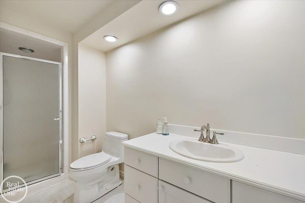 Bathroom, Interior, Recessed Lighting