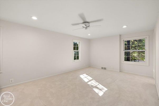 Empty room, Interior, Recessed Lighting