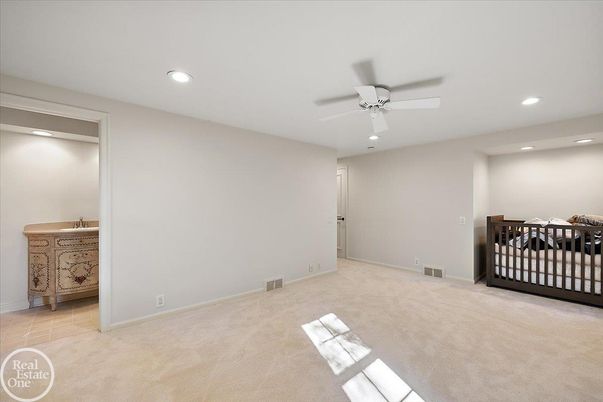 Empty room, Interior, Recessed Lighting