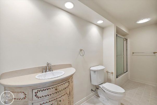 Bathroom, Interior, Recessed Lighting