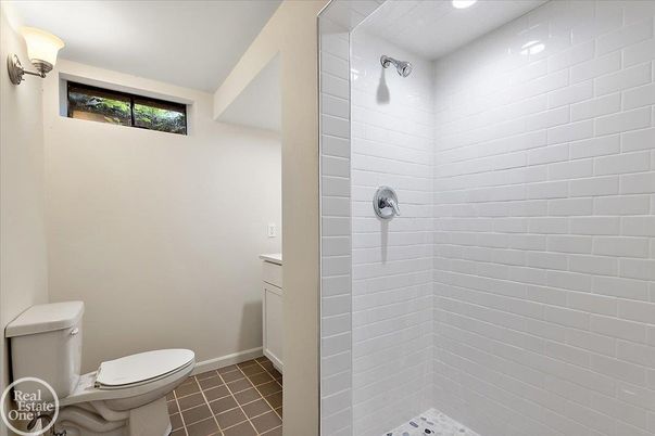 Bathroom, Interior, Recessed Lighting