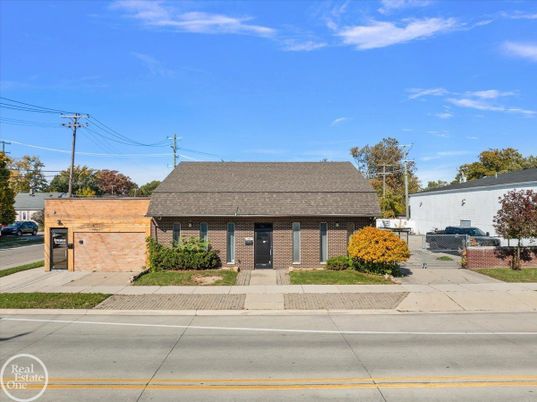 Exterior, Facade, Brick Facade, Cape Cod