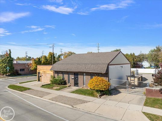 Detached Garage, Exterior