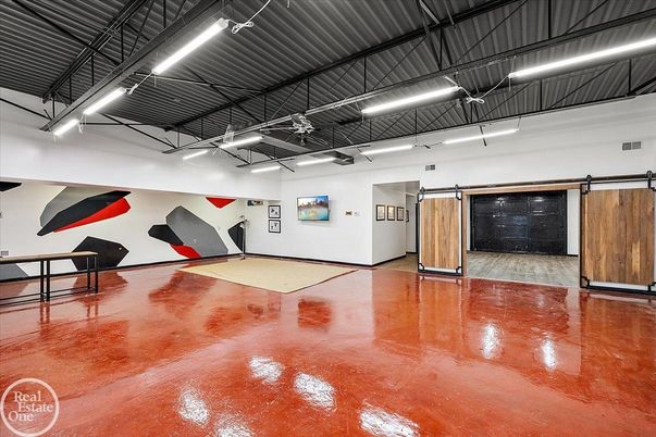 Garage, Interior