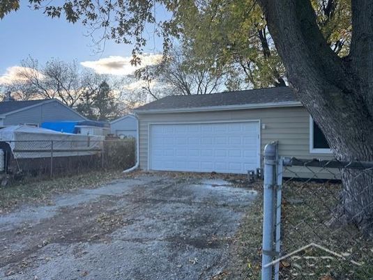Detached Garage, Exterior