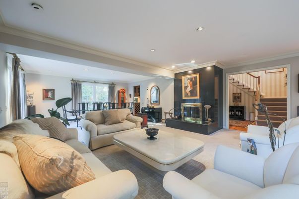 Fireplace, Interior, Living room, Piano, Recessed Lighting